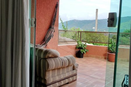 Sobrado à venda com 4 quartos, sendo 2 suítes, em Vila Petrópolis, Atibaia, SP