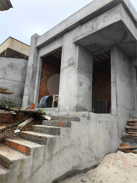 Casa à venda com 3 quartos, sendo 1 suíte, no condomínio Loteamento Parque Residencial Serras de Atibaia Ii, Atibaia - SP