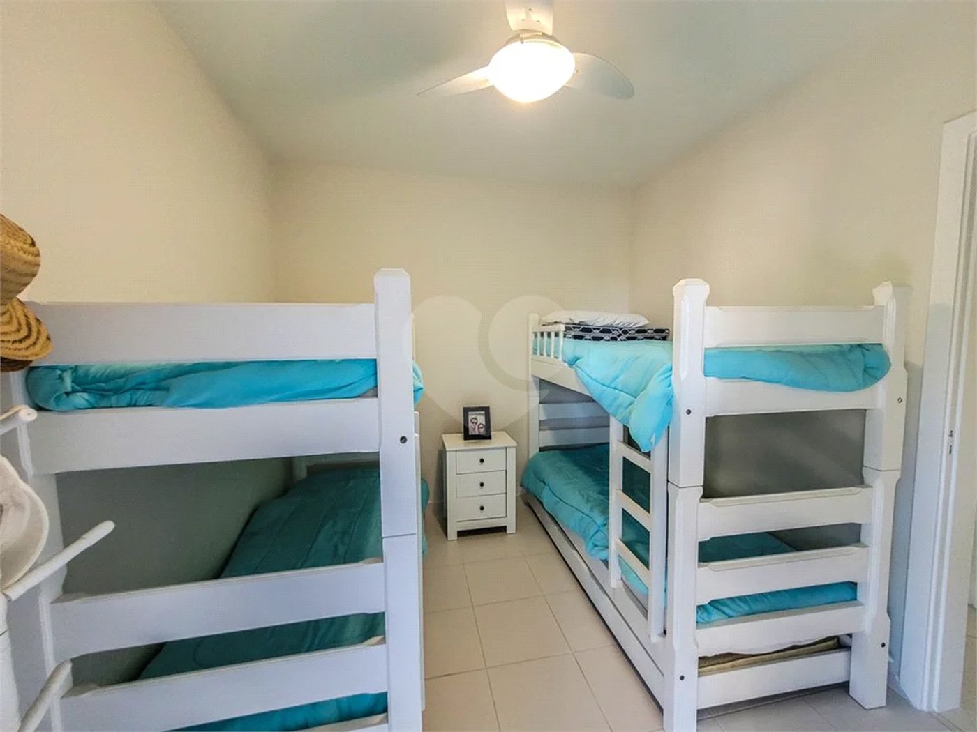 Apartamento à venda com 5 quartos, sendo 3 suítes,  em Riviera de São Lourenço, Bertioga, SP