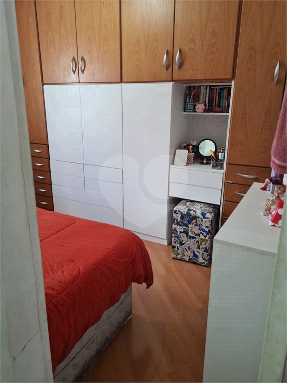Apartamento com 3 dormitórios, sendo 1 suíte.
