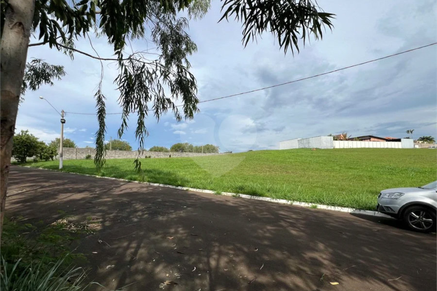 Terreno à venda em condomínio fechado na cidade de Piracicaba, no Condomínio Park Campestre II
