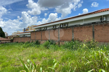 Terreno com 1.107,00 de área total.