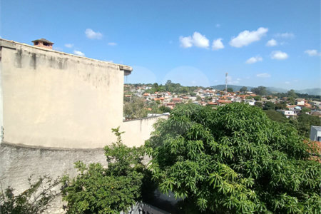 Casa à venda com 4 quartos, sendo 1 suíte, no condomínio Shangri-la, Atibaia - SP
