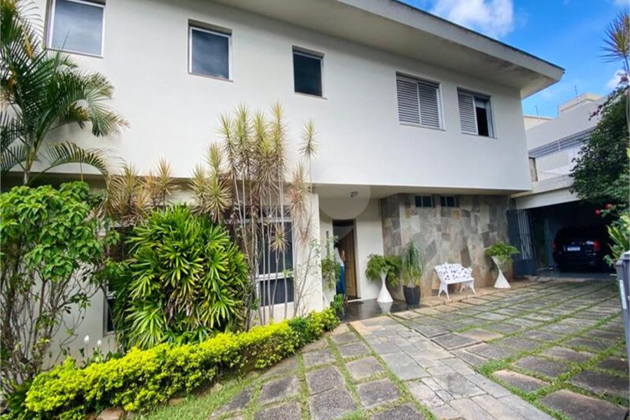 Sobrado à venda com 4 quartos, sendo 1 suíte, em Jardim São Bento, São Paulo, SP