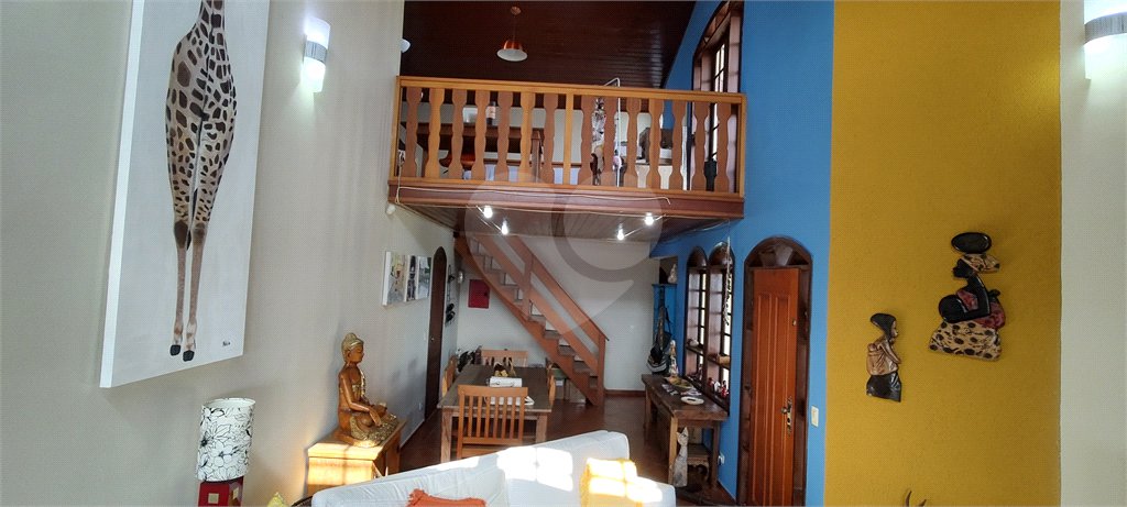 Casa à venda com 3 quartos, sendo 1 suíte, no Centro, Extrema, MG