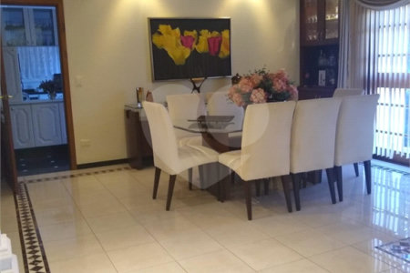 Casa à venda com 4 quartos, sendo 2 suítes, no condomínio Osato, Atibaia - SP