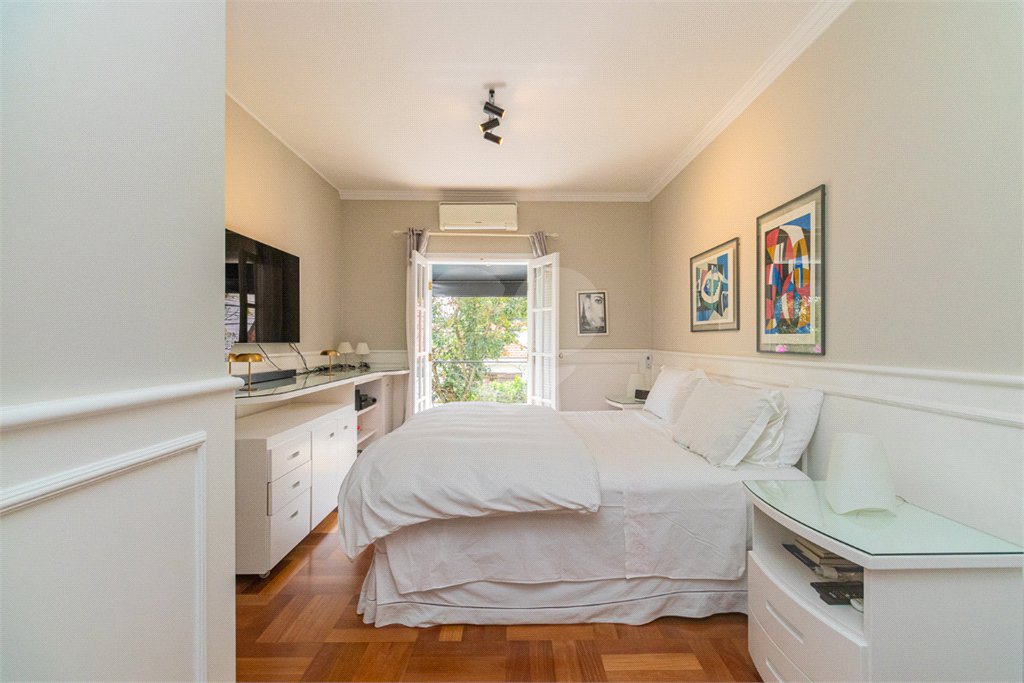Casa à venda com 4 quartos, sendo 3 suítes, em Brooklin, São Paulo, SP