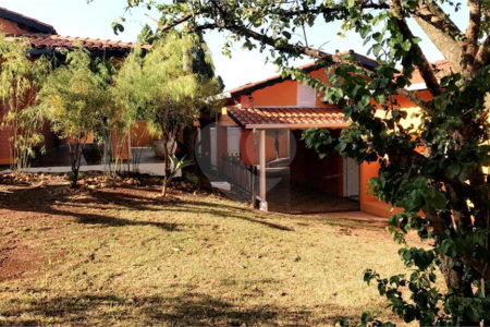 Casa Térrea à venda com 3 quartos, sendo 2 suítes,  em Vila Avaí, Indaiatuba, SP