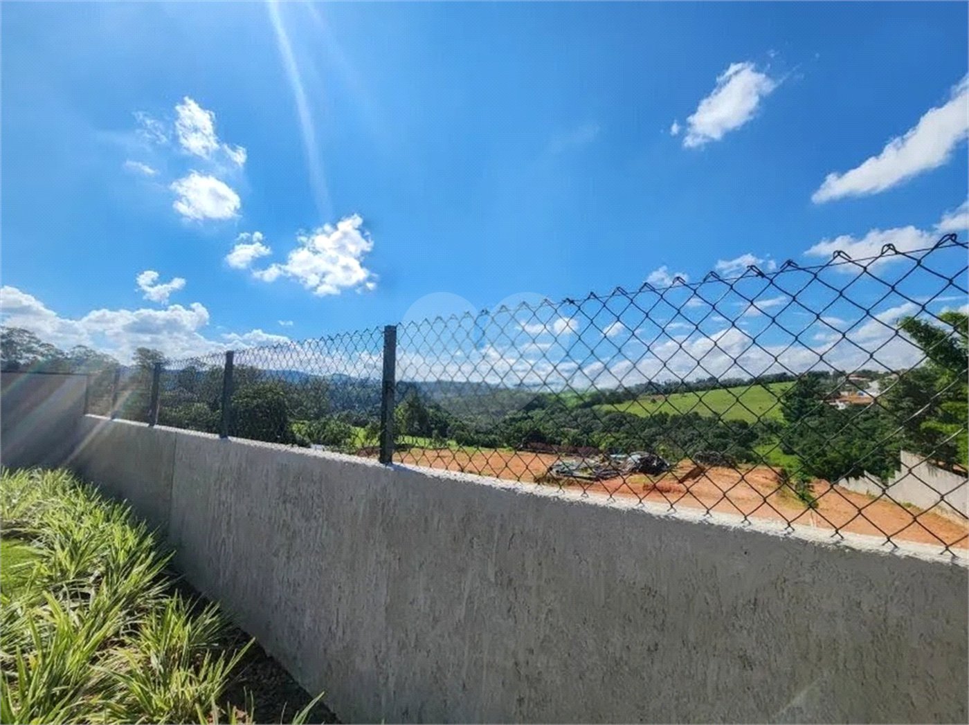 Casa à venda com 3 quartos, sendo 1 suíte, no condomínio Consoli Residencial, Atibaia - SP