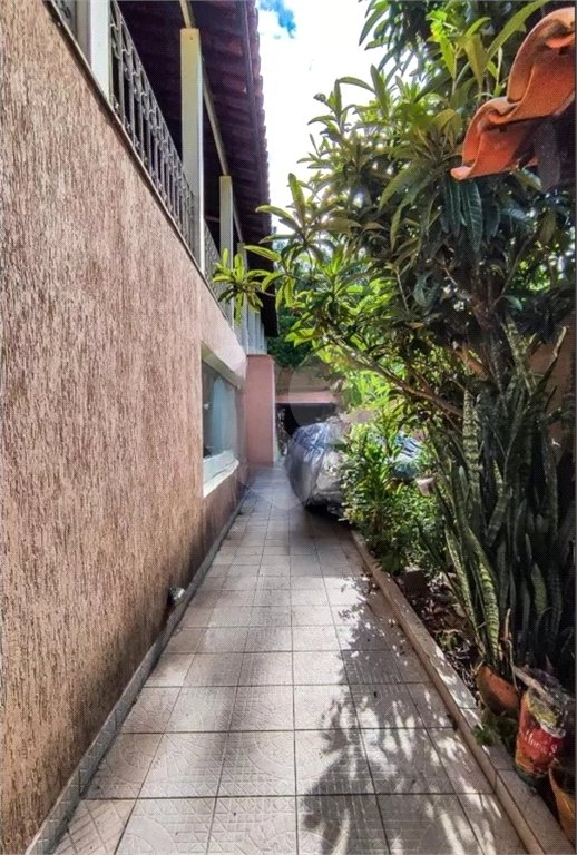 Sobrado à venda com 4 quartos, sendo 2 suítes,  em Jardim Morumbi, São Paulo, SP