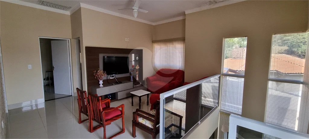 Casa à venda com 3 quartos, sendo 1 suíte, no condomínio Chácaras do Lago, Vinhedo - SP