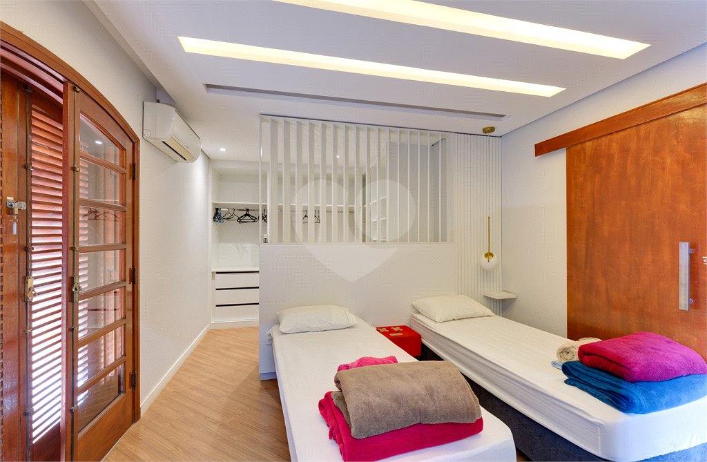 Casa Térrea à venda com 5 quartos, sendo 2 suítes, em Alto da Boa Vista, São Paulo, SP