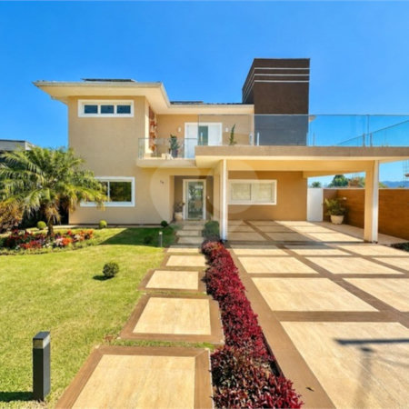 Casa à venda com 3 suítes no condomínio Golf Village, Carapicuíba - SP