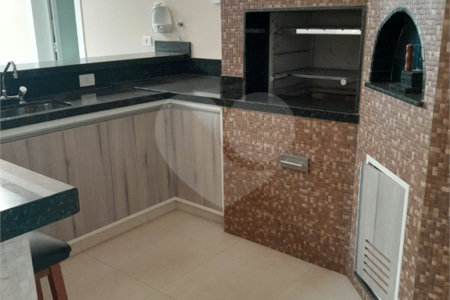 Casa à venda com 5 suítes no condomínio Ipe Velho, Vinhedo - SP