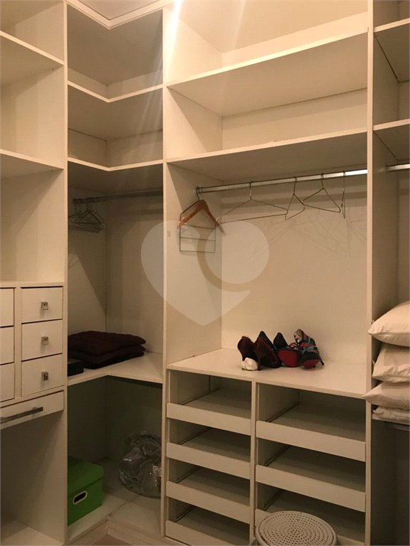 Casa à venda com 5 quartos, sendo 3 suítes, no condomínio Mansões da Prata, Rio de Janeiro - RJ