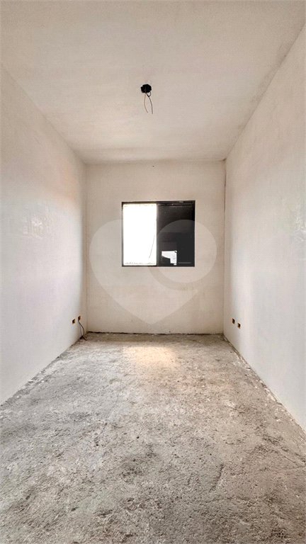 Casa à venda com 3 quartos, sendo 1 suíte, no condomínio Miguel Comitre, Poá - SP