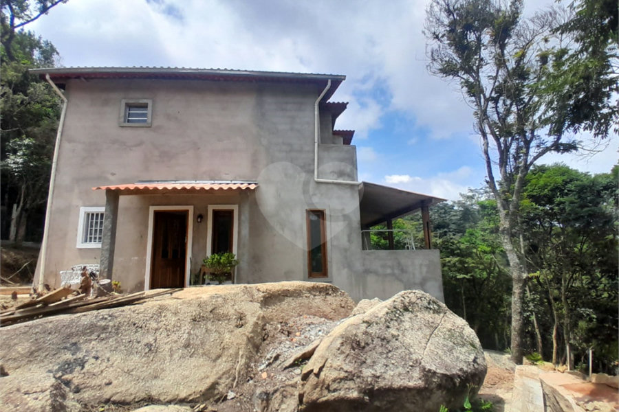 Sobrado à venda com 3 quartos, sendo 1 suíte, em Serra da Cantareira, Mairiporã, SP