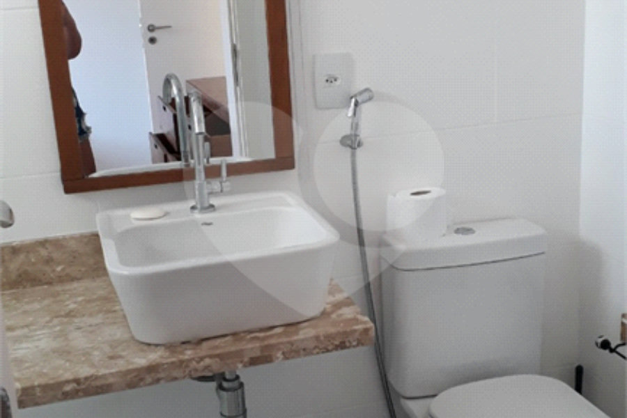 Casa à venda com 4 quartos, sendo 3 suítes, no condomínio Residencial Vila Esmeralda, São Sebastião - SP