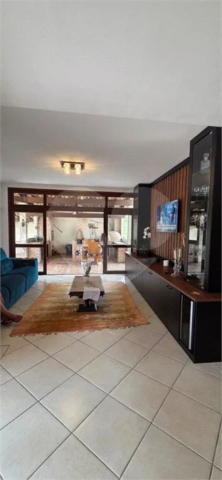 Sobrado à venda com 5 quartos, sendo 3 suítes, em Roseira, Mairiporã, SP