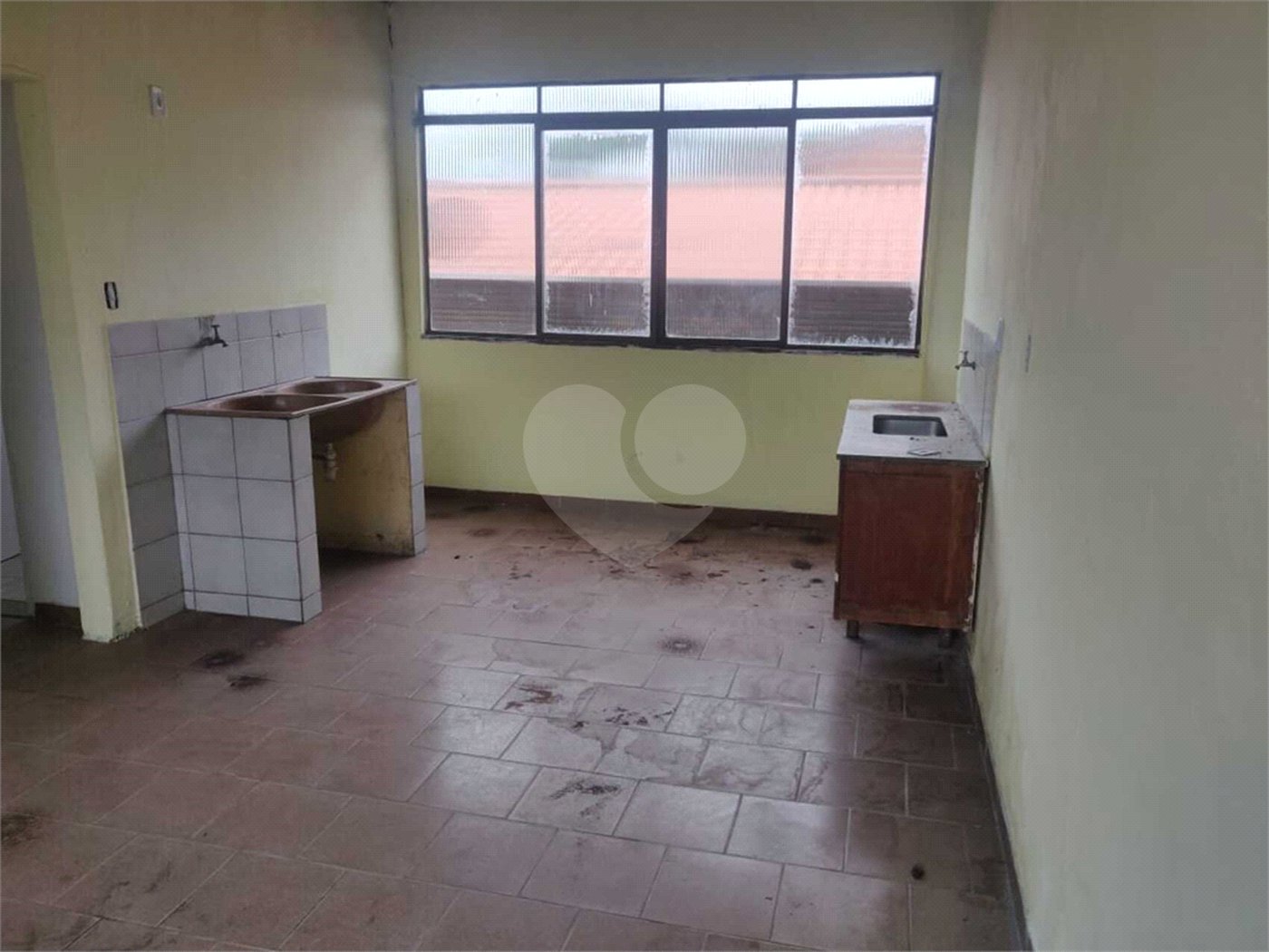 Sobrado à venda com 4 quartos em Jardim Limoeiro, São José dos Campos, SP