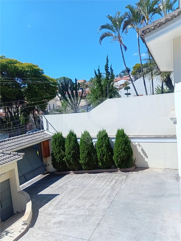 Casa à venda com 3 suítes no condomínio Residencial Jd. Floresta, São Paulo - SP