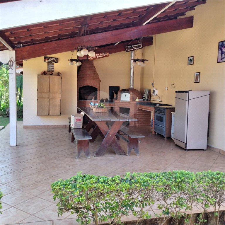 Chácara à venda com 4 quartos, sendo 1 suíte,  em Vila Dom Pedro, Atibaia, SP