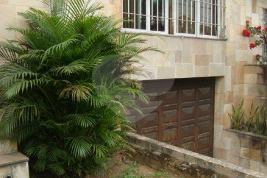 Sobrado à venda com 3 quartos, sendo 1 suíte,  em Parque Peruche, São Paulo, SP
