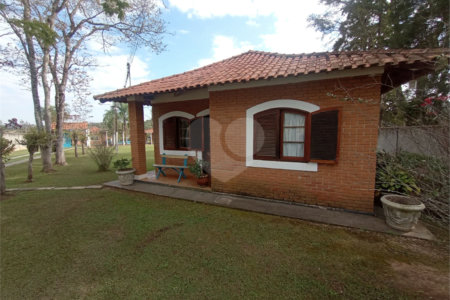 Chácara à venda com 6 quartos, sendo 1 suíte,  em Cercadinho, Alambari, SP