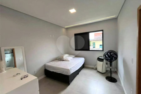 Casa à venda com 3 suítes no condomínio Ninho Verde II, Pardinho - SP