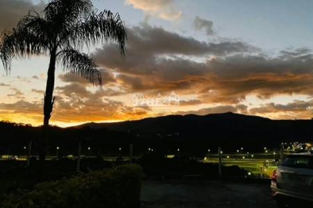 Chácara à venda ou locação no Jardim Estância Brasil – Atibaia/SP, com vista para a Pedra Grande
