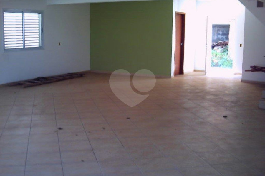 Sobrado à venda com 3 quartos, sendo 1 suíte, em Vila Irmãos Arnoni, São Paulo, SP