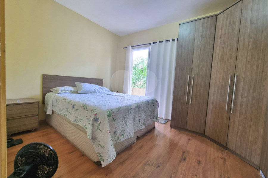 Casa à venda com 3 quartos, sendo 1 suíte, no condomínio Village St. Louis, São Paulo - SP