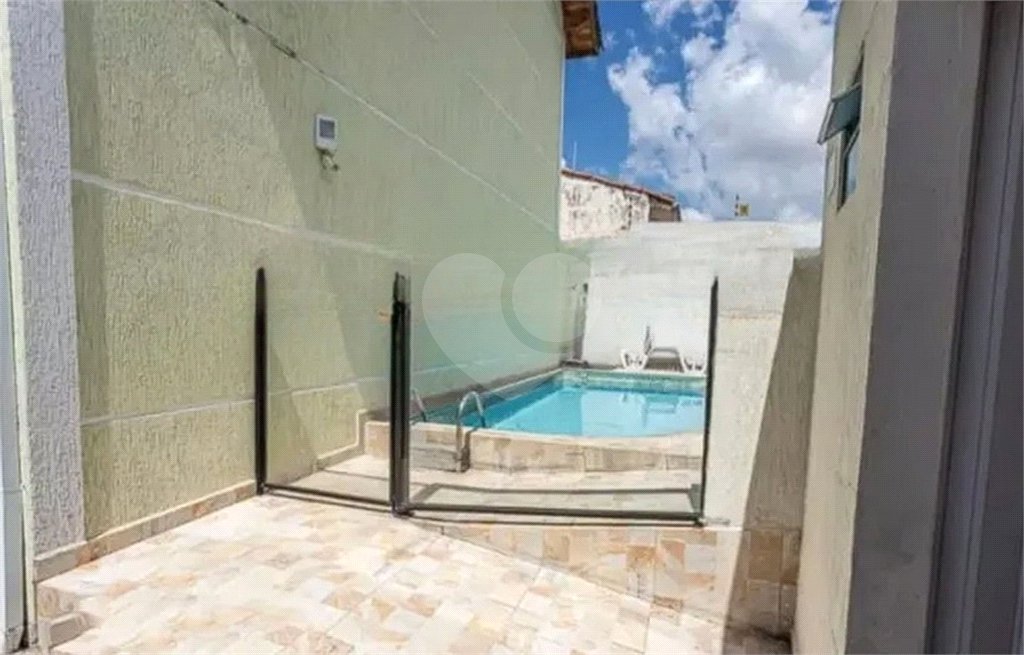 Casa à venda com 3 quartos, sendo 2 suítes, no condomínio Residencial Erika, São Paulo - SP