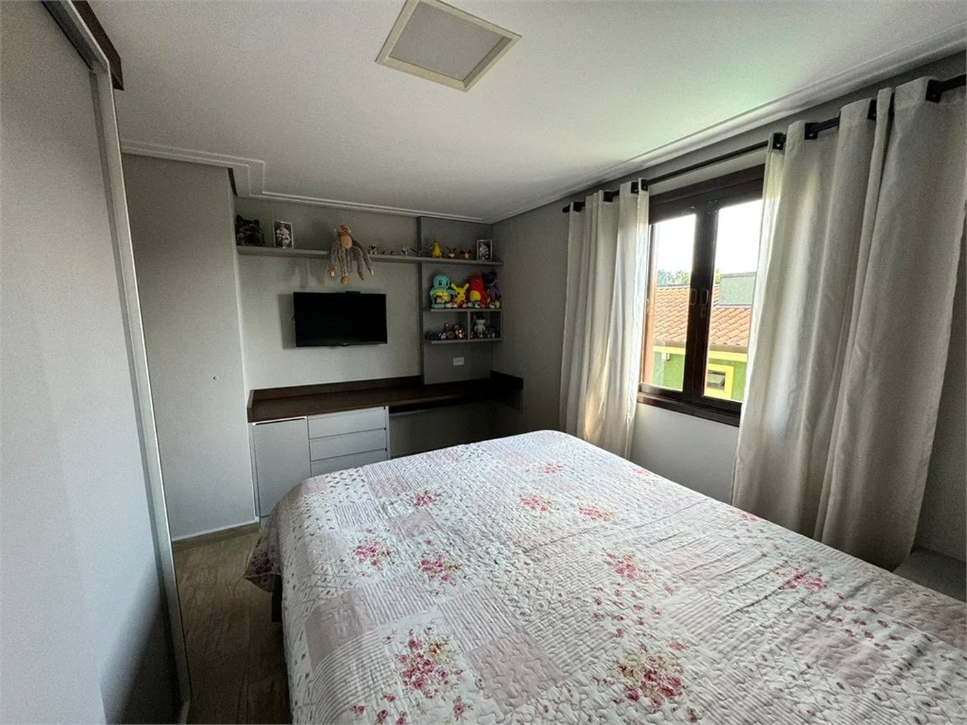 Casa à venda com 3 quartos, sendo 1 suíte, no condomínio Residencial Jardim das Flores 1510, Cotia - SP