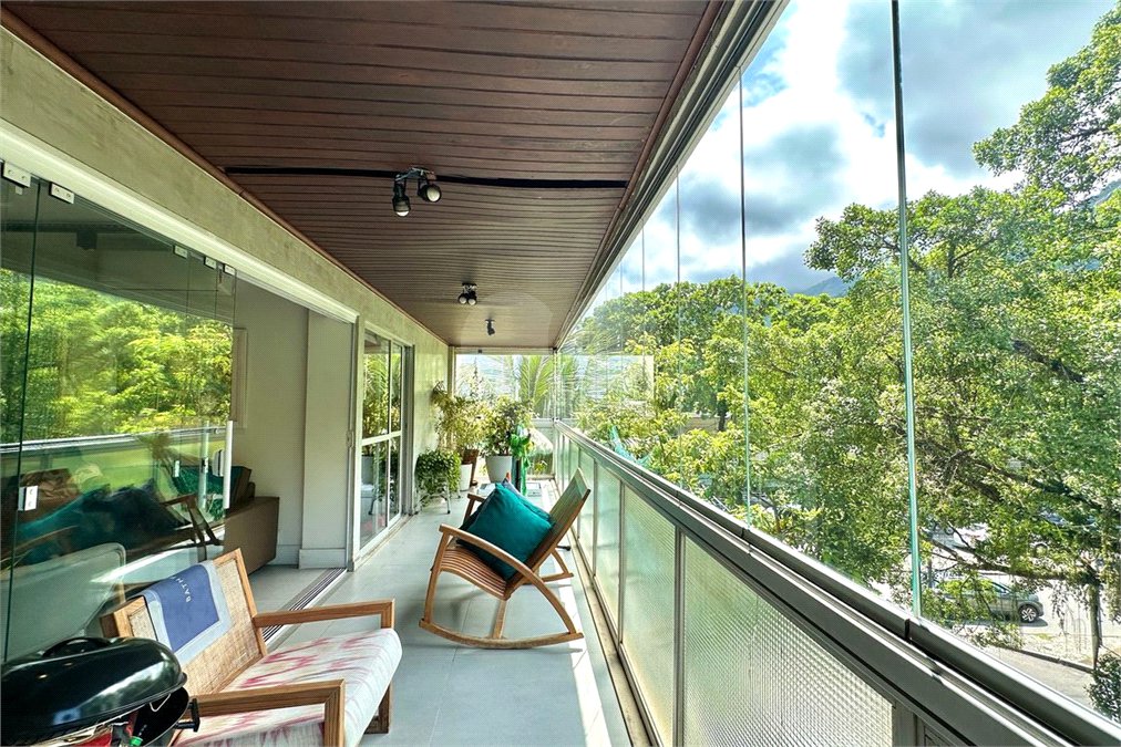 Apartamento à venda com 3 quartos, sendo 1 suíte, em Lagoa, Rio de Janeiro, RJ