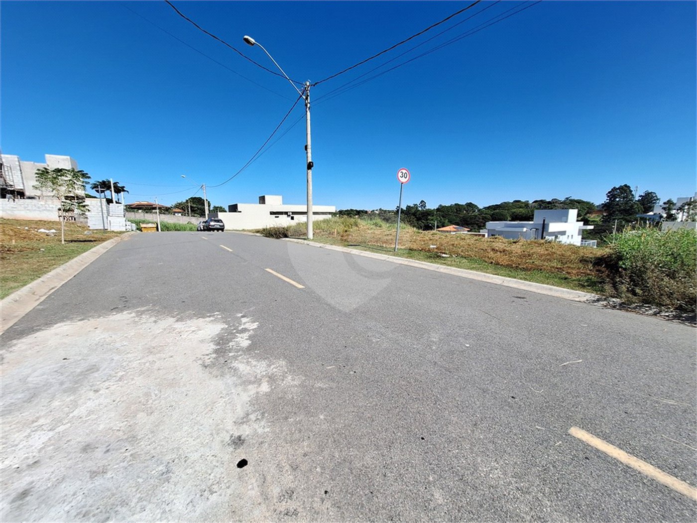 Terreno à venda com 1 suíte no condomínio Jardim Santa Maria, Vinhedo - SP