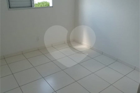 Apartamento no Condomínio Flor de Liz.