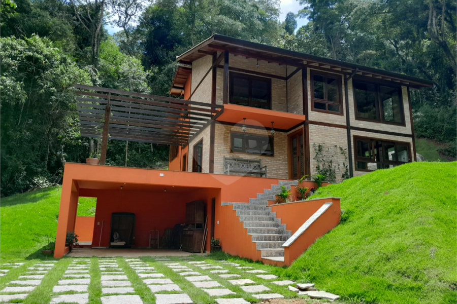 Casa à venda com 3 quartos, sendo 1 suíte, no condomínio Sausalito, Mairiporã - SP