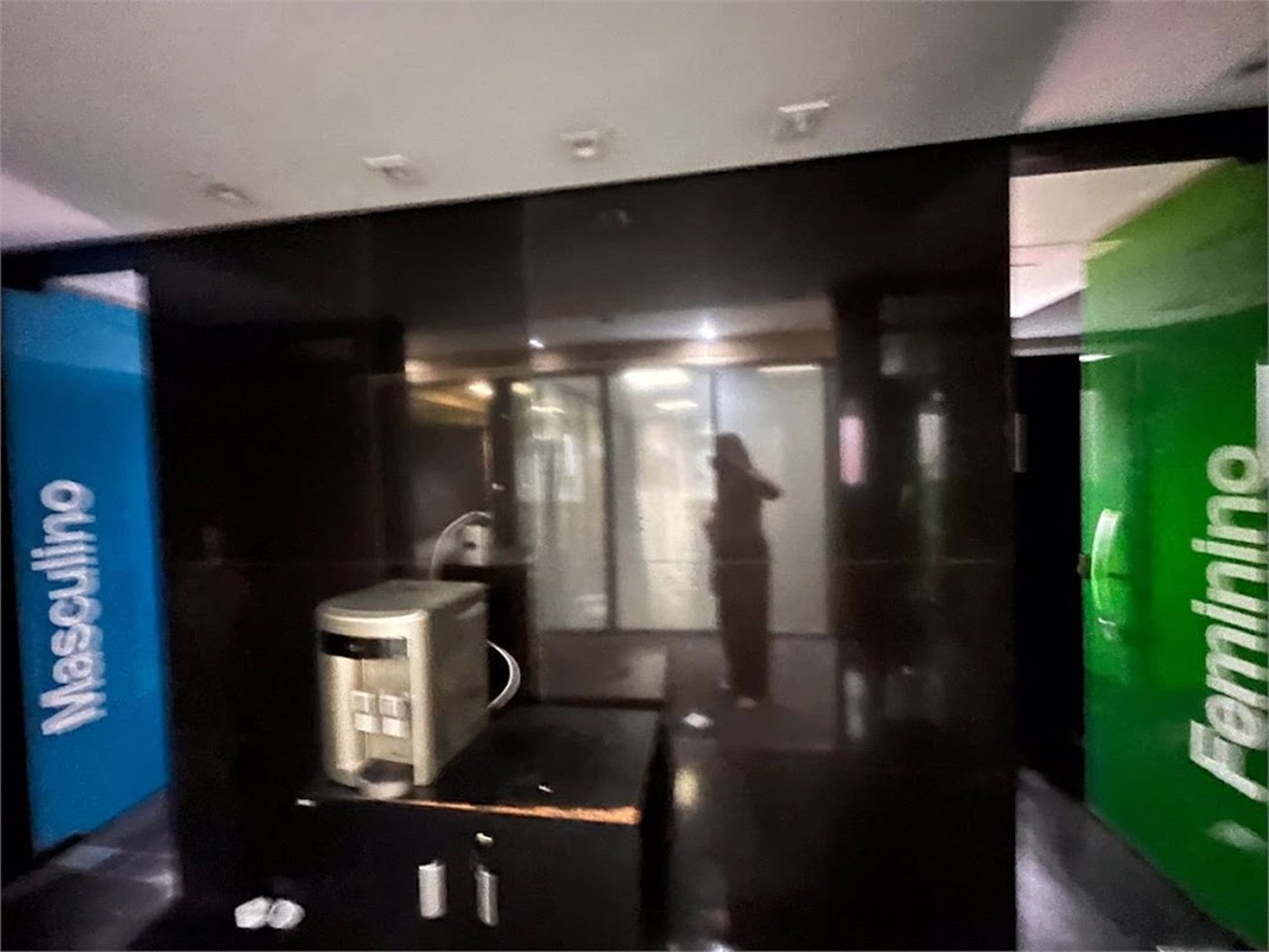 Prédio Corporativo em Santos | 4 Pavimentos | Galpão com Pé-Direito Duplo | Estrutura para +200 Pessoas | Compra Ou Locação