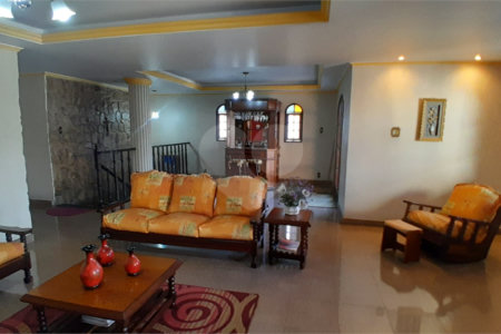 Casa à venda com 4 quartos, sendo 1 suíte, em Bangu, Rio de Janeiro, RJ
