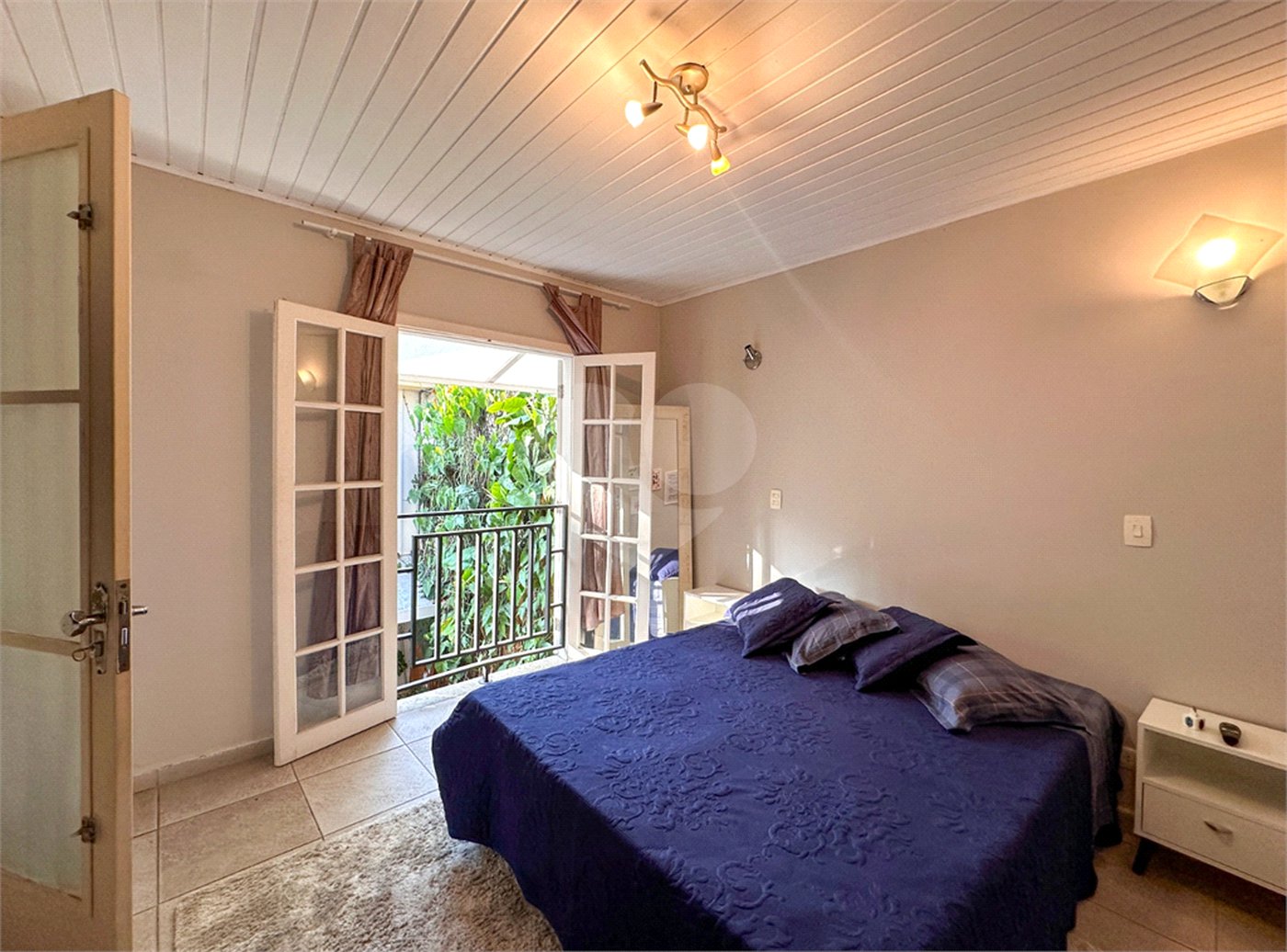 Casa à venda com 3 quartos, sendo 1 suíte,  no condomínio Barão do Triunfo, São Paulo - SP