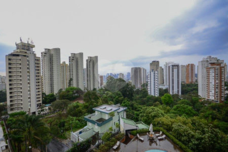 Apartamento à venda com 4 quartos, sendo 2 suítes, em Paraíso do Morumbi, São Paulo, SP