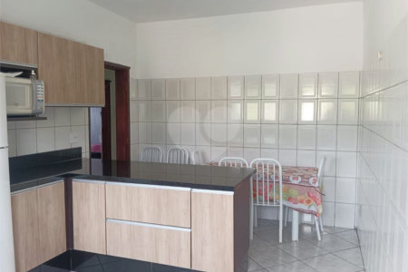 Casa à venda com 4 quartos, sendo 1 suíte,  no Centro, Salesópolis, SP