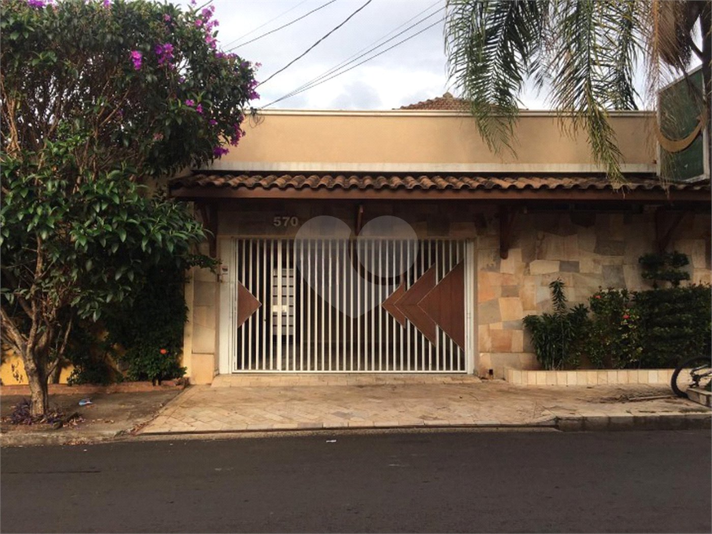 Casa térrea no Centro.