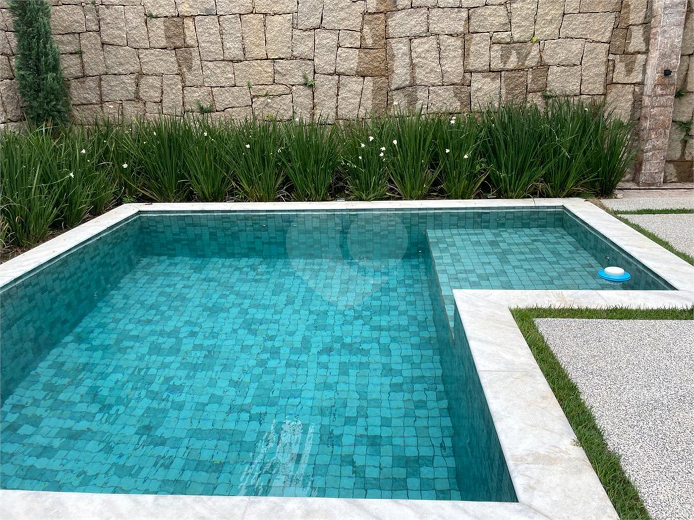 Casa à venda com 3 suítes no condomínio Villaggio Maranello, Vinhedo - SP