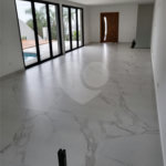 Casa à venda com 3 suítes no condomínio Hills, Arujá - SP