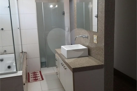 Sobrado à venda com 3 quartos, sendo 1 suíte, em Vila Paulista, São Paulo, SP