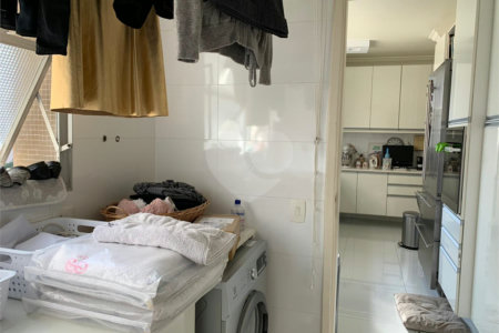 Apartamento à venda com 3 quartos, sendo 1 suíte, em Itaim Bibi, São Paulo, SP