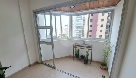 Apartamento à venda com 3 quartos, sendo 1 suíte,  em Vila Mariana, São Paulo, SP
