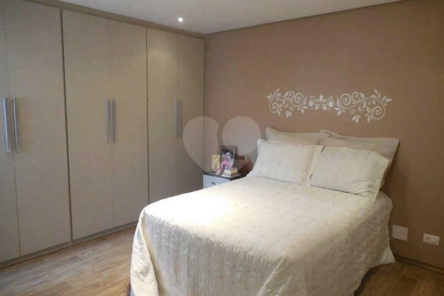 Casa à venda com 3 quartos, sendo 1 suíte, no condomínio Residencial Morada do Horto, São Paulo - SP